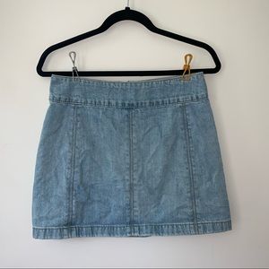 Light wash short denim skirt